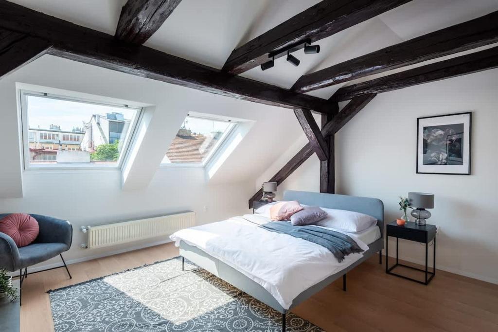 Under the Beams - Designer Prague Old Town Loft photo 2