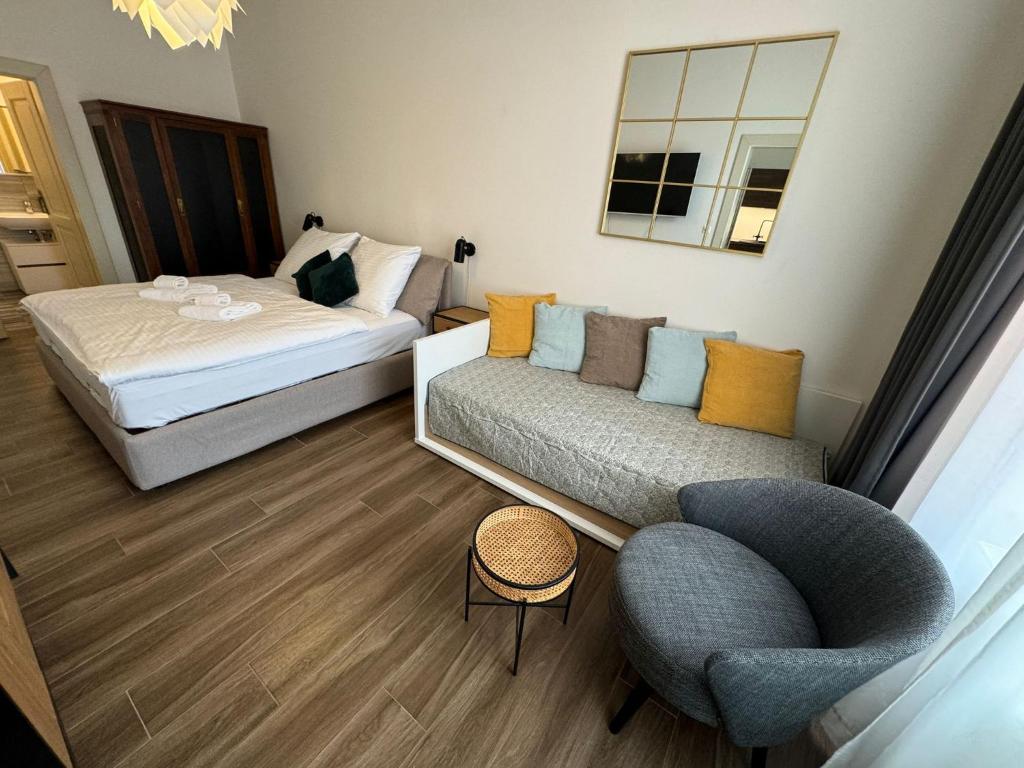 Quiet apartment in the city center near the metro with with balcony and parking photo 2