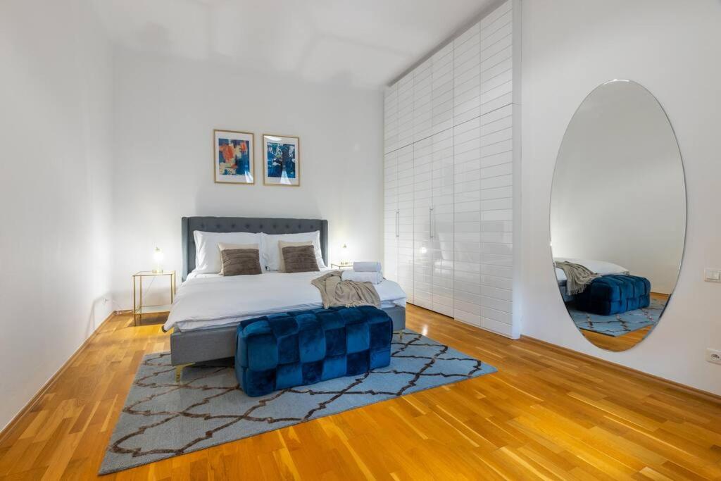 Charming 2bedroom OLD TOWN apartment photo 3