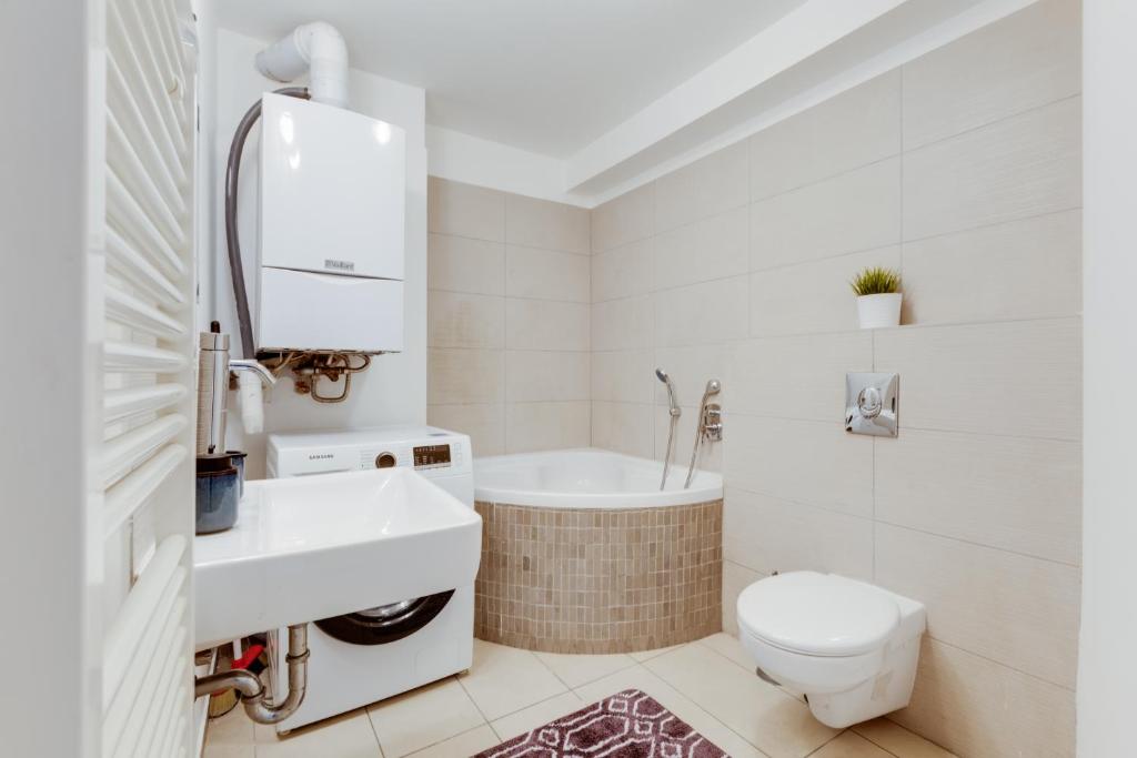 Spacious stylish attic in the heart of the center - Karlovo photo 3