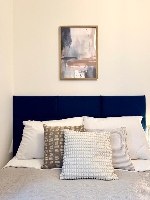 Rentero Royal blue Wenceslas Apartment — photo 1