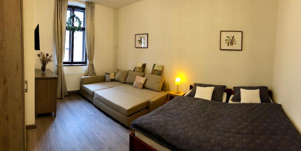 YELLOW STREET APARTMENT photo 2