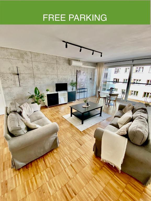 Spacious Apartment near City Center with Balcony and Garage Parking — photo 1