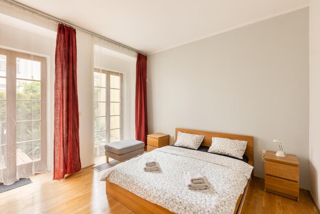 City Centre Garden Apartment with parking — photo 1