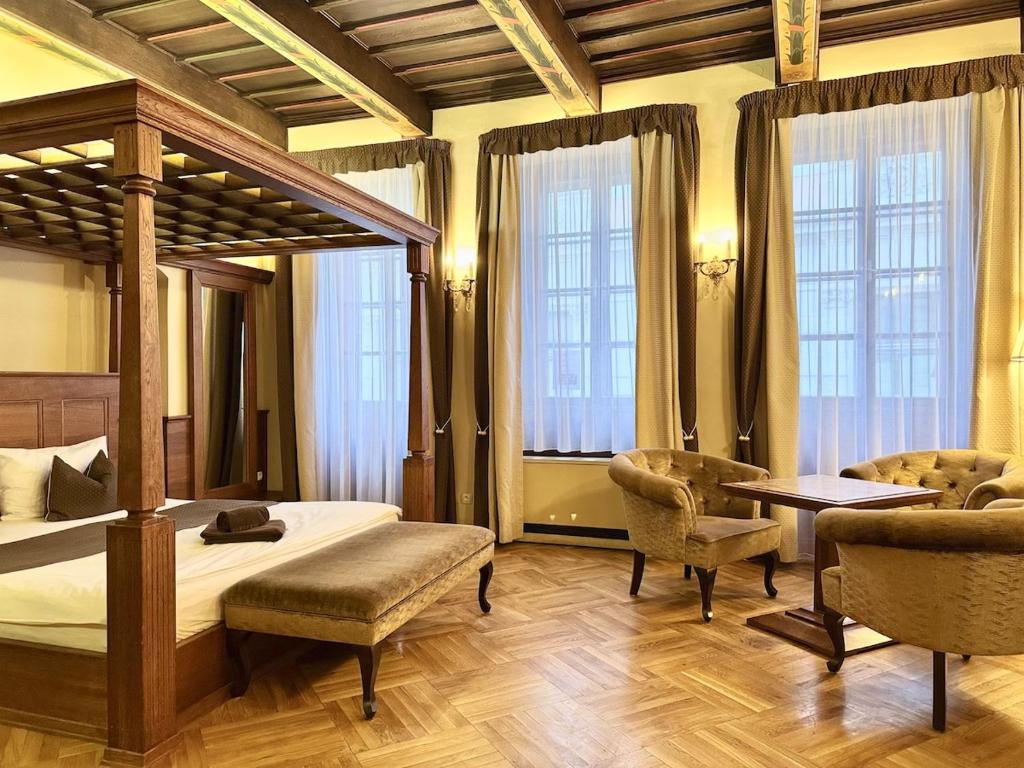 Traditional Prague Apartment photo 3
