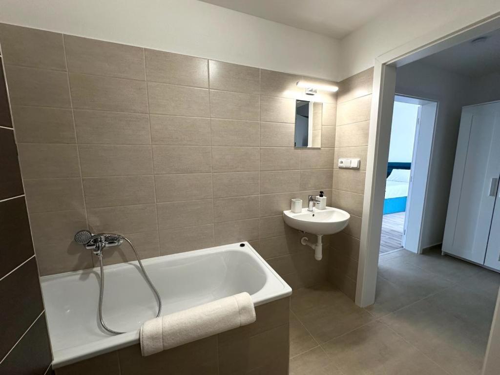 Sky Apartments 502 photo 3