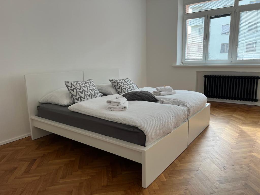 Soukromý pokoj v třípokojovém bytě - Private room in three room flat — photo 1