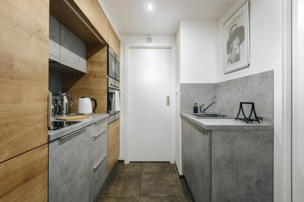 Cozy & comfortable apt walking anywhere you want SEN photo 2