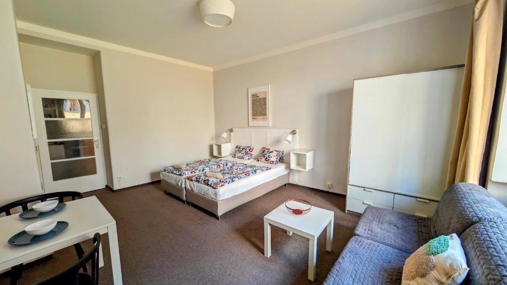 Flat in Zizkov -104- — photo 1