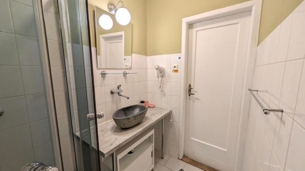 Flat in Zizkov -104- photo 3