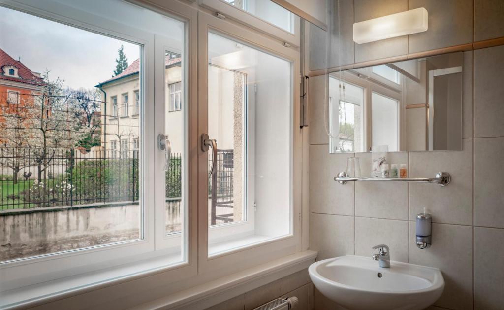 Pytloun Kampa Garden Hotel Prague photo 3