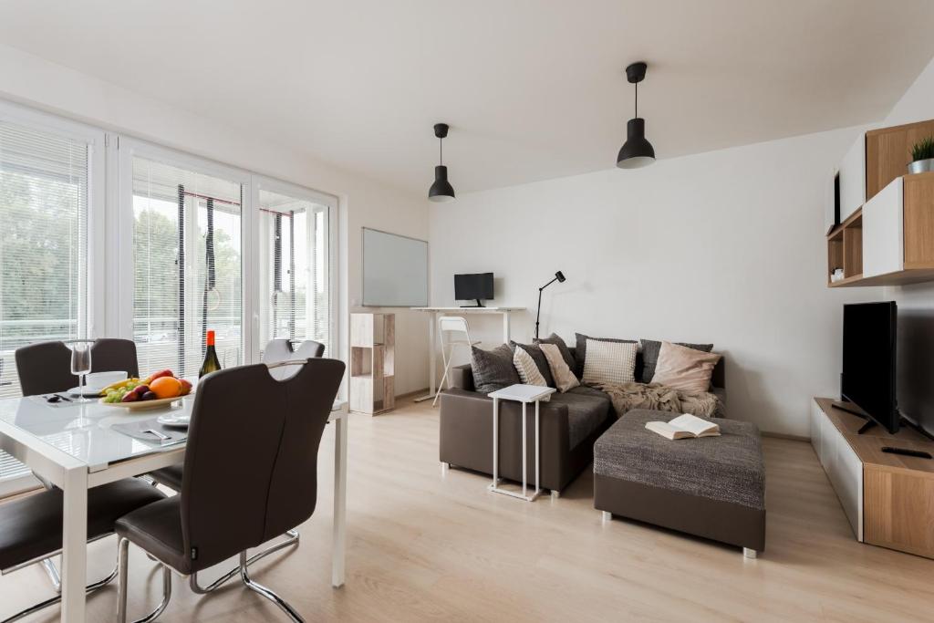 The Sunny Riverside Flat — photo 1