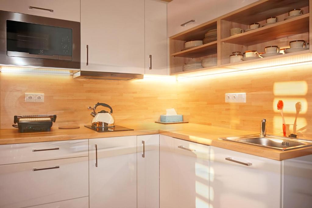 Luxusní studio 22 s exklusivní bufetovou snídaní - novostavba v samotném srdci Harrachova - Privátní parkování zdarma u vlastního venkovního posezení - 150 m od sjezdovky - Smart TV - WiFi - Satelit photo 2