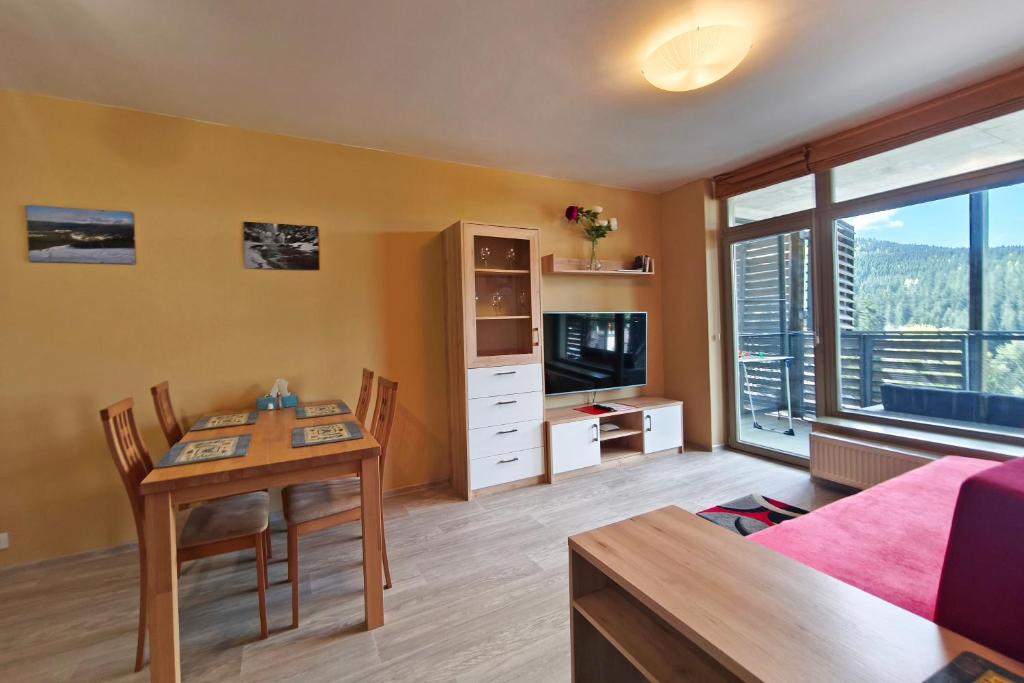 Luxusní studio 22 s exklusivní bufetovou snídaní - novostavba v samotném srdci Harrachova - Privátní parkování zdarma u vlastního venkovního posezení - 150 m od sjezdovky - Smart TV - WiFi - Satelit photo 3