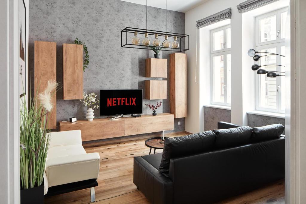 Prague Days - One-bedroom Apartment with Workspace by Vltava River in Smíchov — photo 1