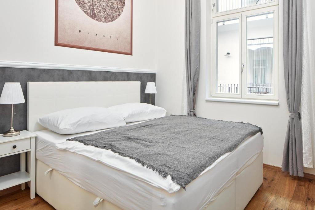 Prague Days - One-bedroom Apartment with Workspace by Vltava River in Smíchov photo 2