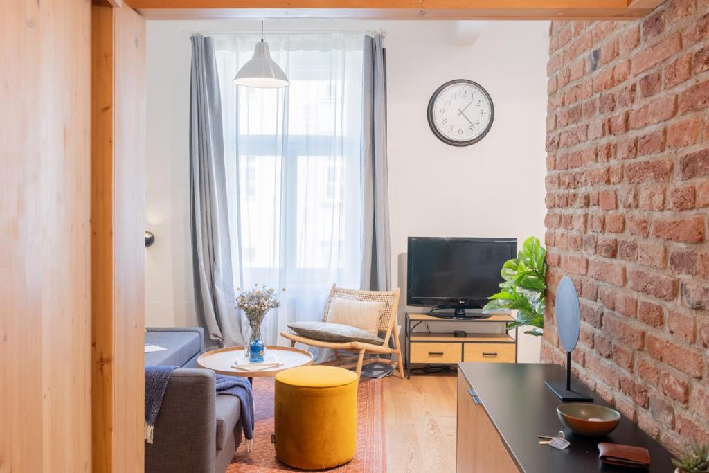 Prague Days - Studio with Netflix and Apple TV next to Park in Lesser Town — photo 1