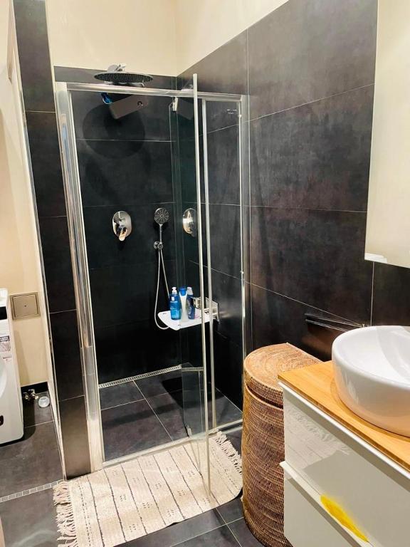 Home by the river photo 2