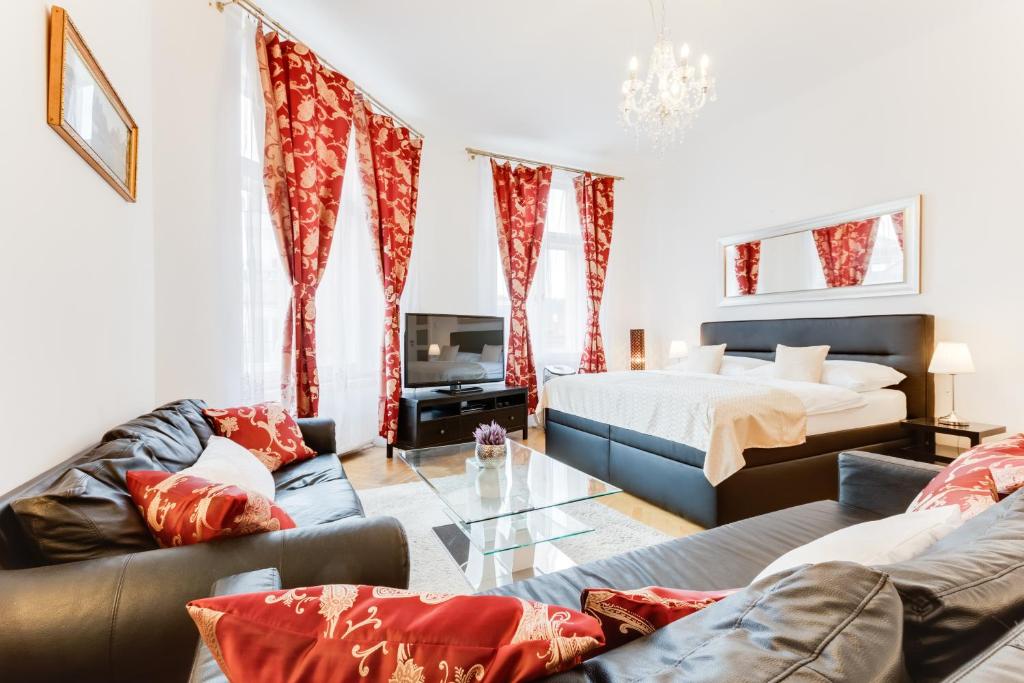Old Town Square Royal Apartment — photo 1