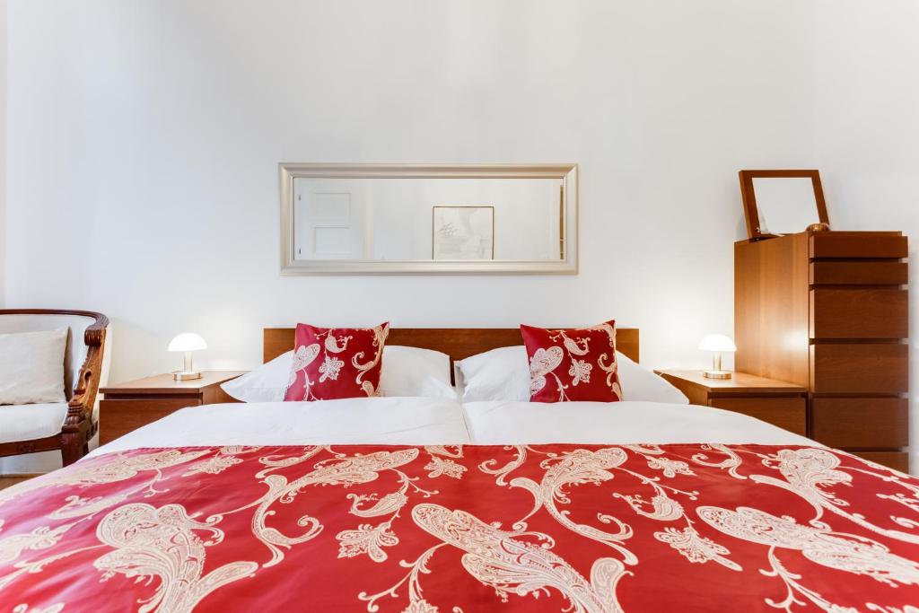 Old Town Square Royal Apartment photo 2