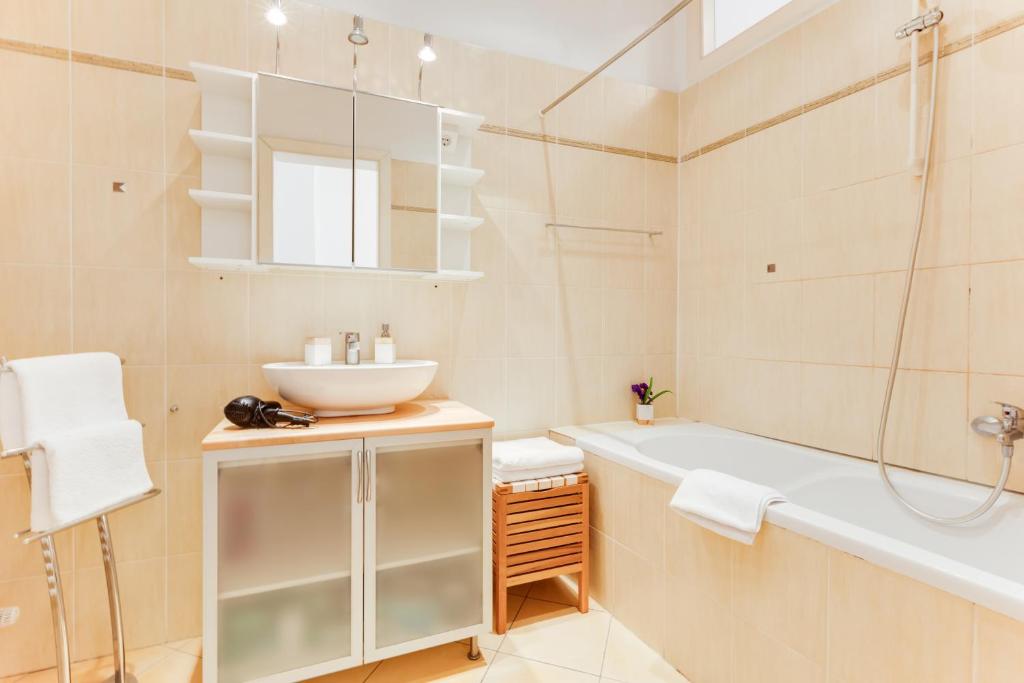 Old Town Square Royal Apartment photo 3