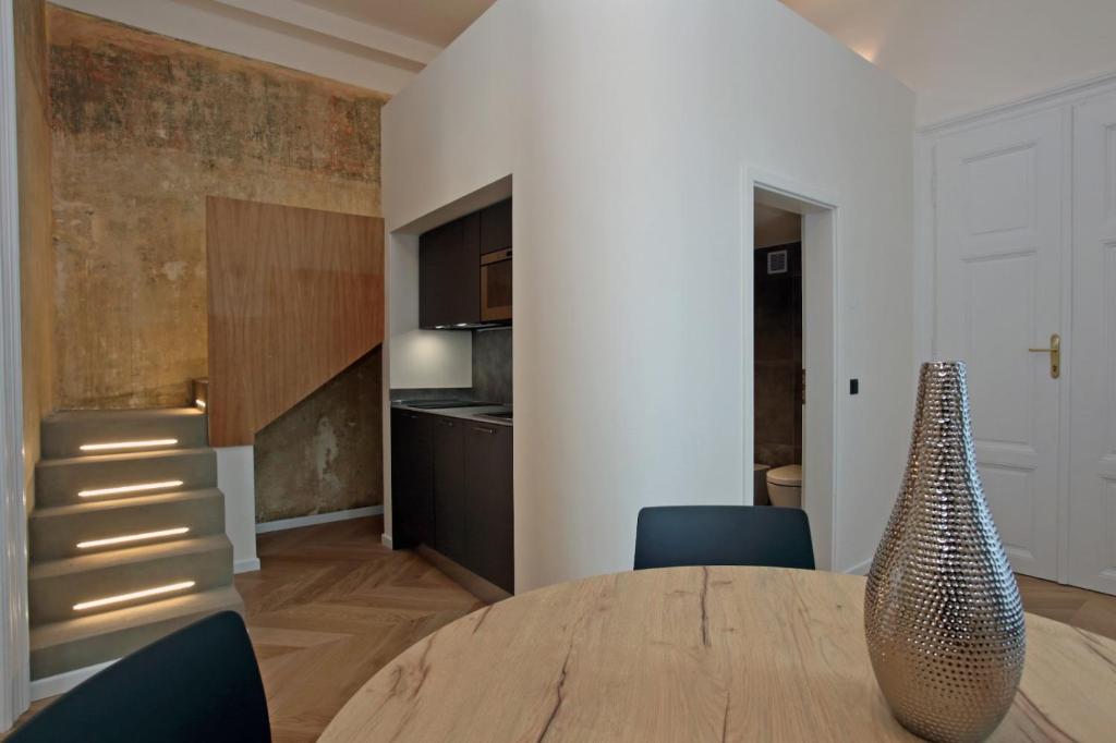 The Apartment House - Mezibranska — photo 1