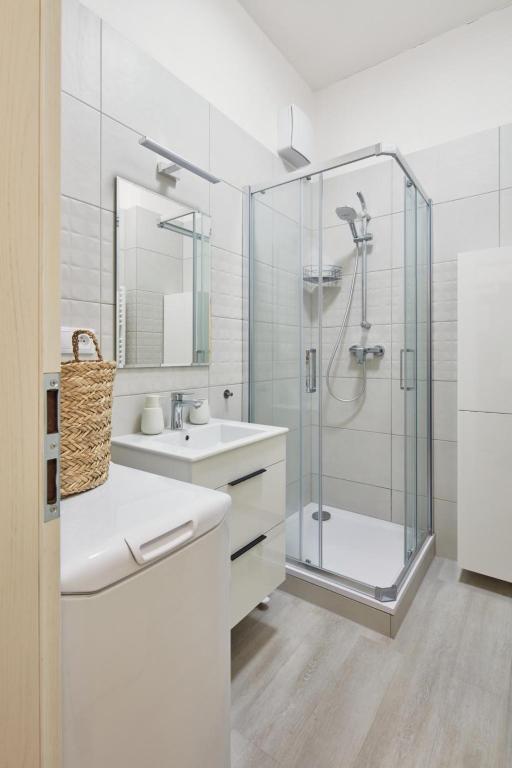 Prague Days - Stylish Condo with Netflix in Hip Karlín photo 3