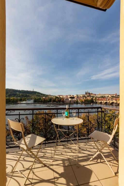 Bellevue Apartment — photo 1