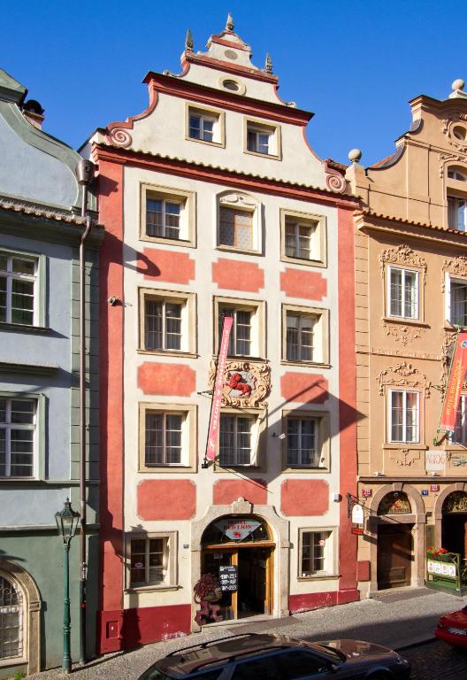 Red Lion Hotel — photo 1