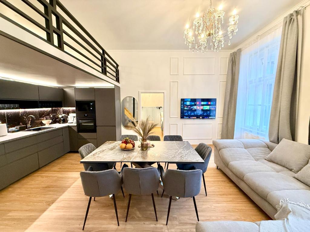 Stunning apartment in middle of Wenceslas Square — photo 1