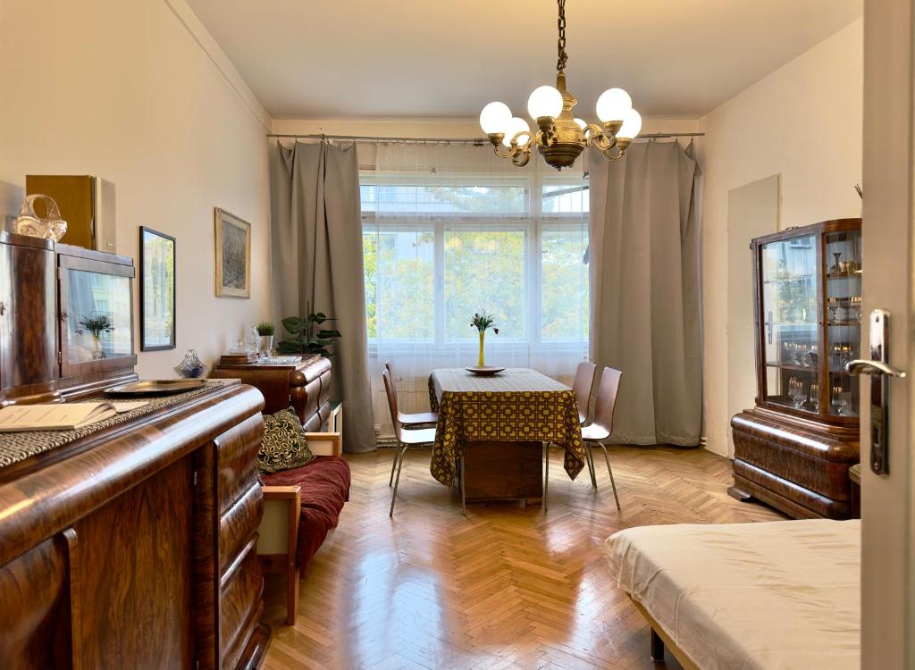 Apartment Sedlčanská - You Will Save Money Here - equipped with antique furniture — photo 1
