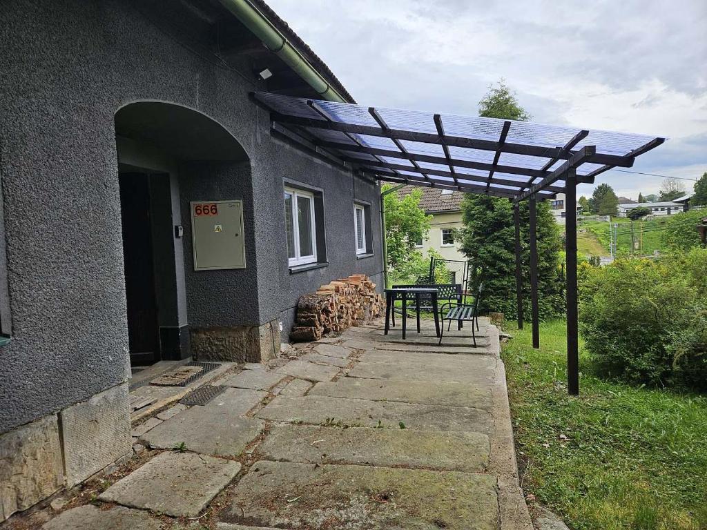 Za poštou photo 2