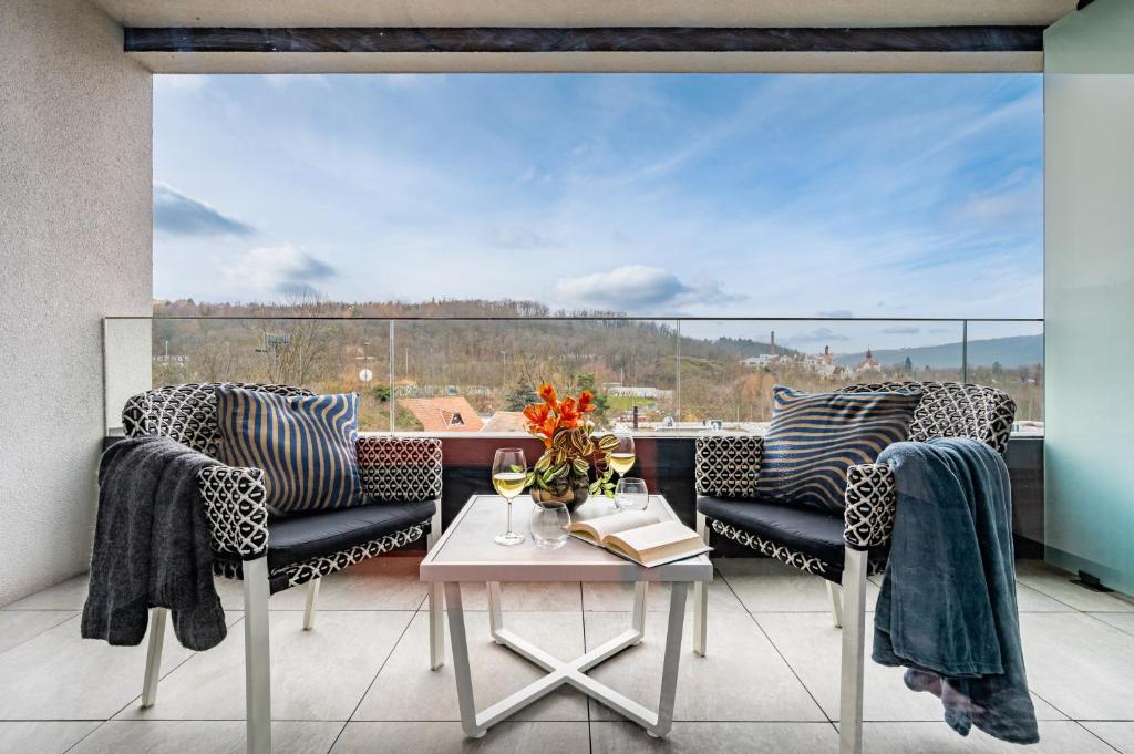 Prague Days - Studio with Terrace and Garage in Modern Building photo 2