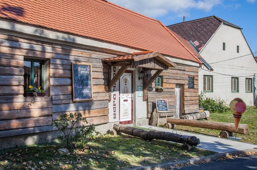 Rodinné apartmány Country golf club Střítež — photo 1