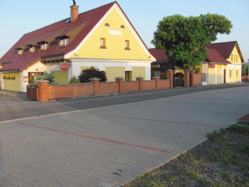 Šindlerův Dvůr — photo 1
