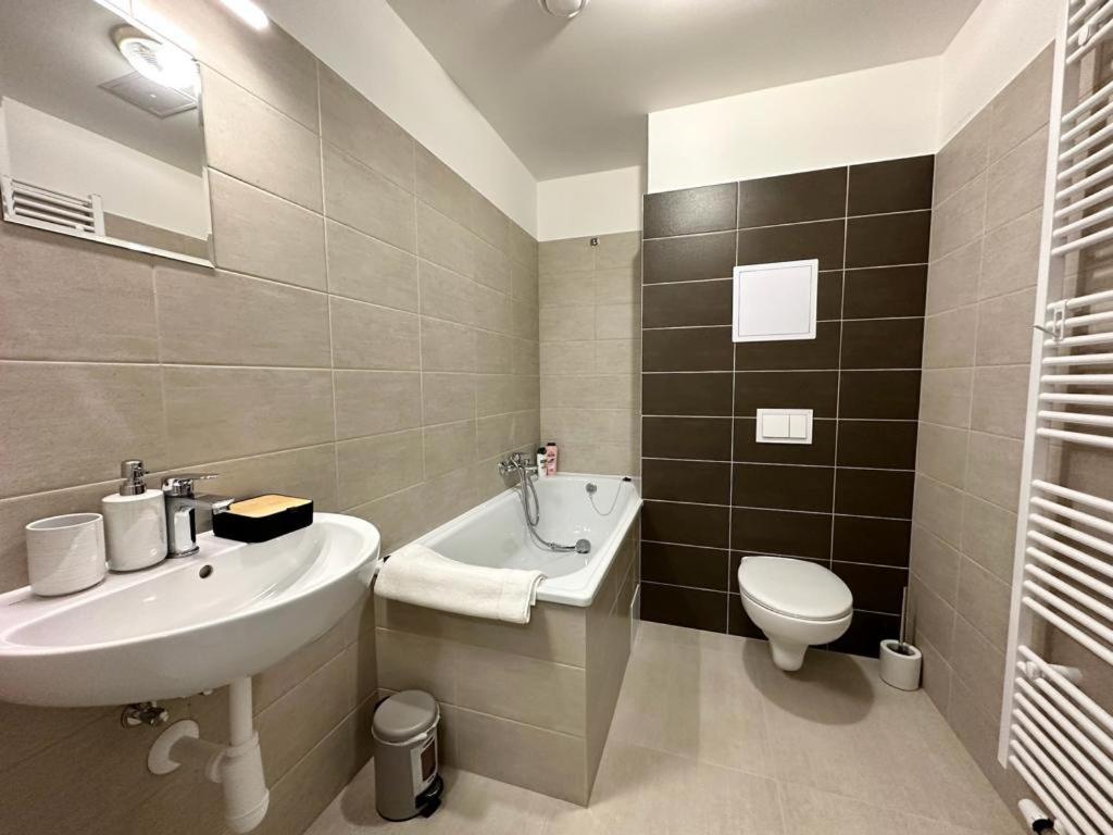 Sky Apartments 505 photo 3