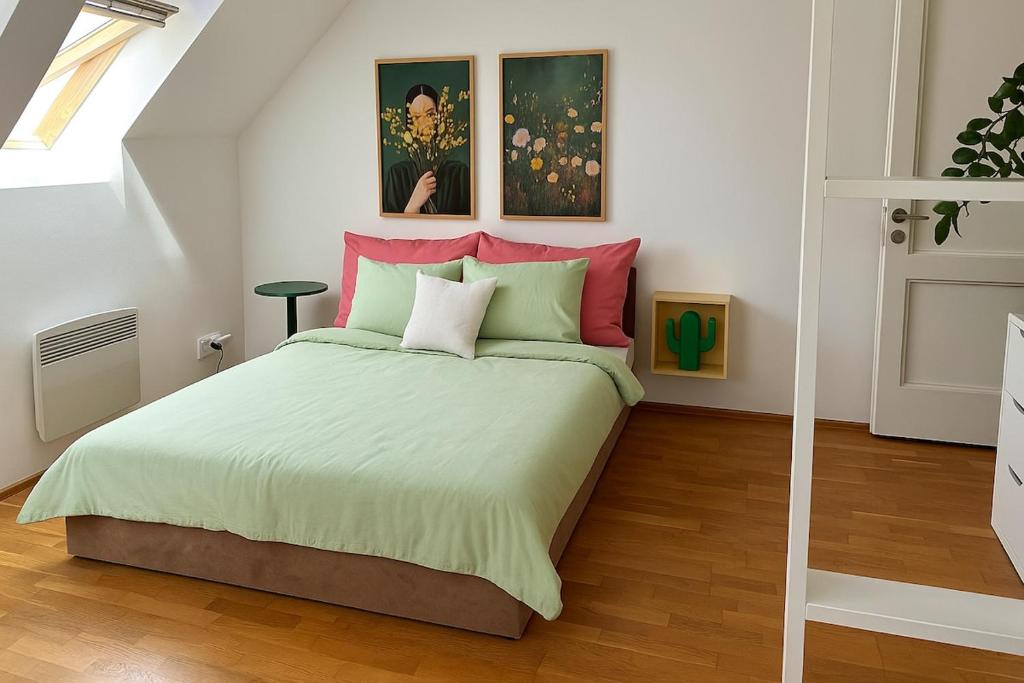 Sunset & Bloom Attic - Near parks & cafés photo 2