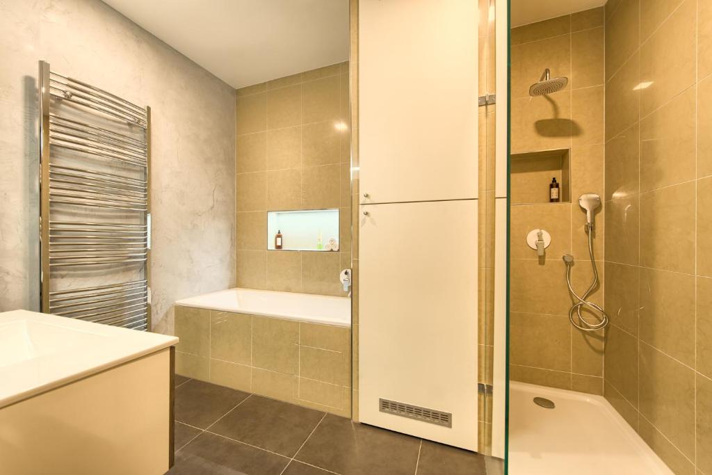 Spacious And Bright Apartment Dusni 13 photo 3