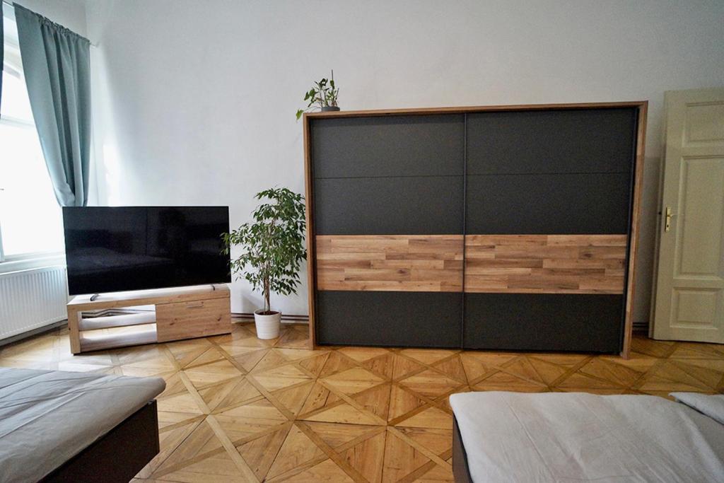 TRUHLÁŘSKÁ 4 APARTMENT — photo 1
