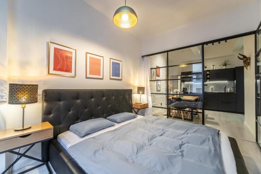Sunny Central Apartment on Wenceslas Square by easyBNB photo 3