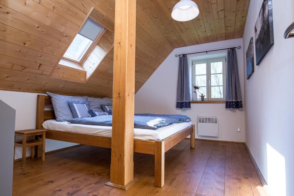 Roubenka pod hradem Kokořín photo 2