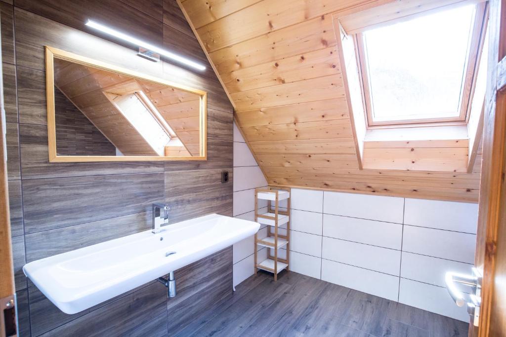 Roubenka pod hradem Kokořín photo 3