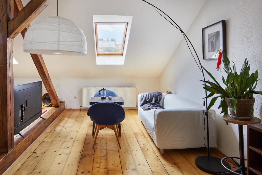 Prague Days - Open-plan Duplex with Corner Bath and Netflix in Vinohrady photo 2