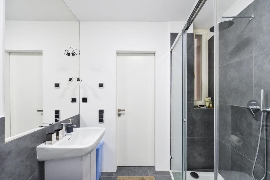 Modern Apt with portable AC and Cozy Terrace photo 3