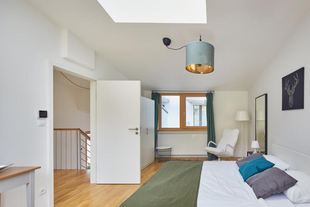 Prague Days - Two-bedroom Loft with 3 Terraces and Parking in Hip Žižkov photo 2