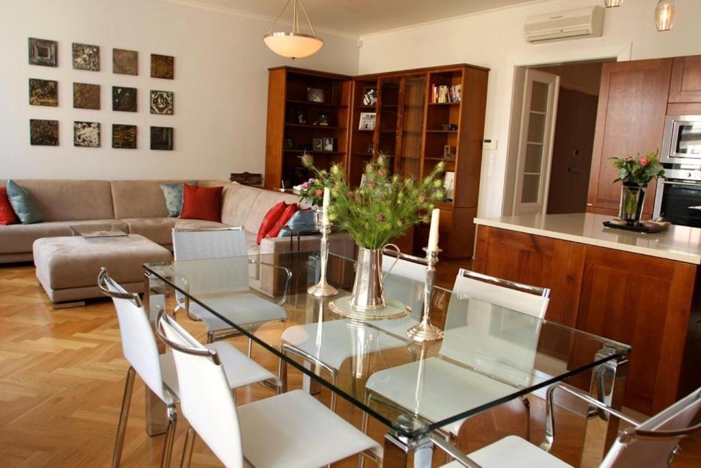 Spacious elegance in the heart of Old Town — photo 1