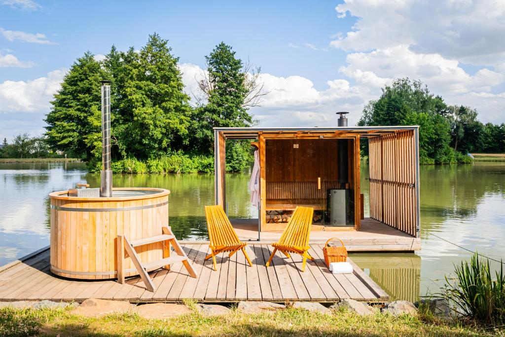 Rybník Plovoucí Sauna Glamping — photo 1