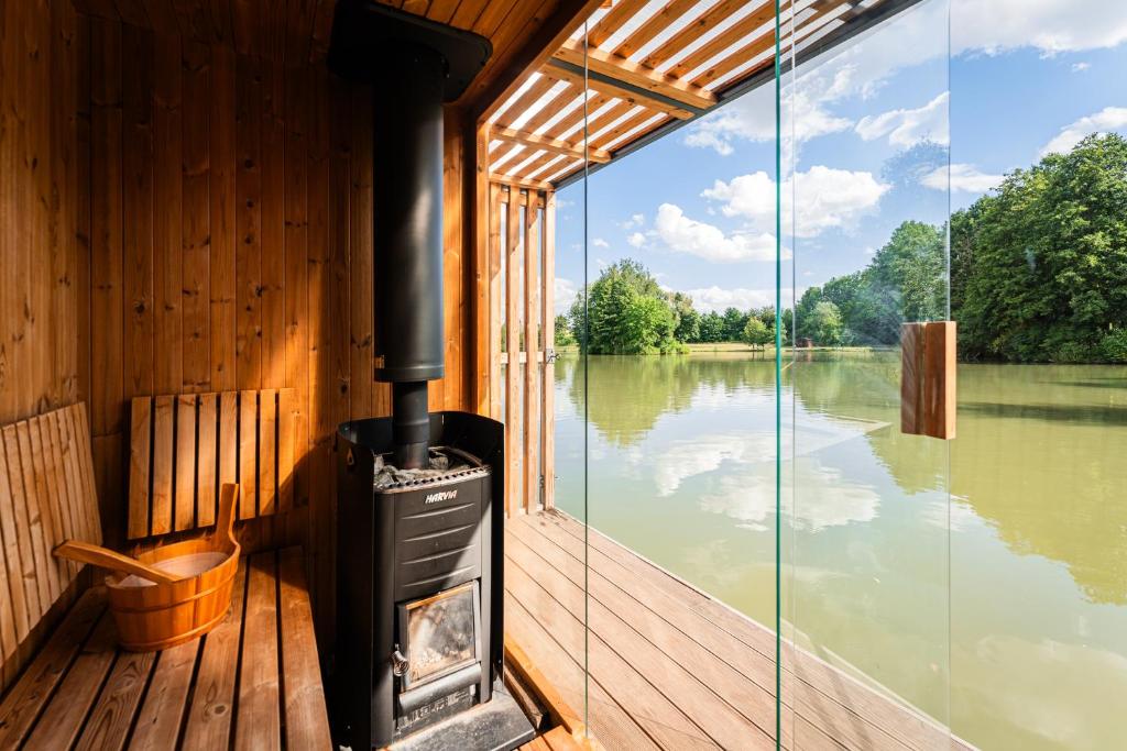Rybník Plovoucí Sauna Glamping photo 3