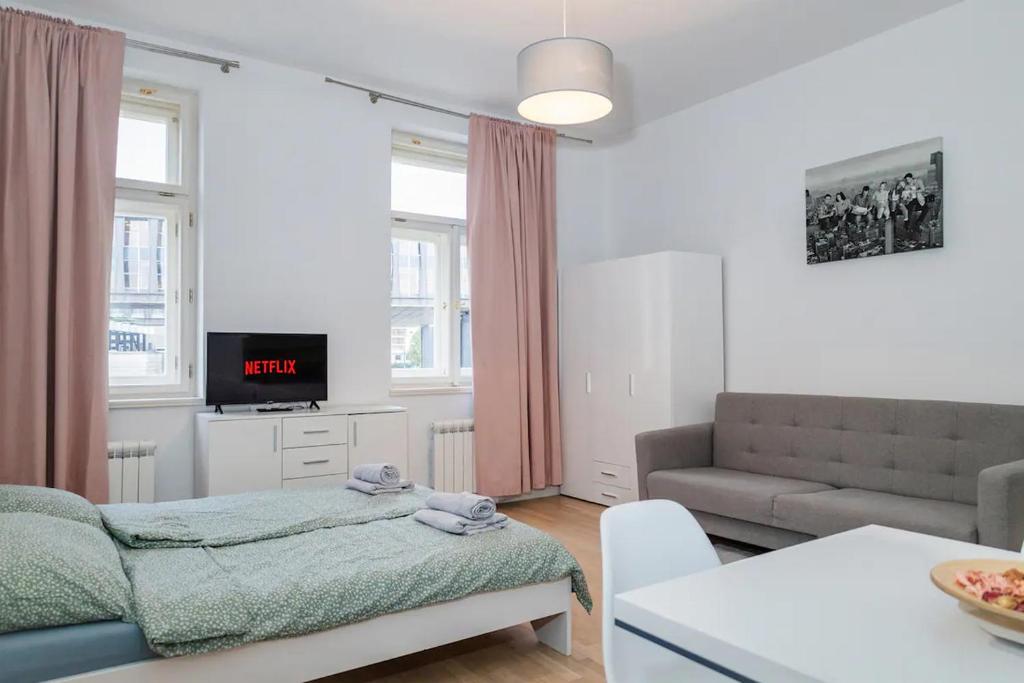 Booking.com: Hotels in Prague. Book your hotel now! — photo 1