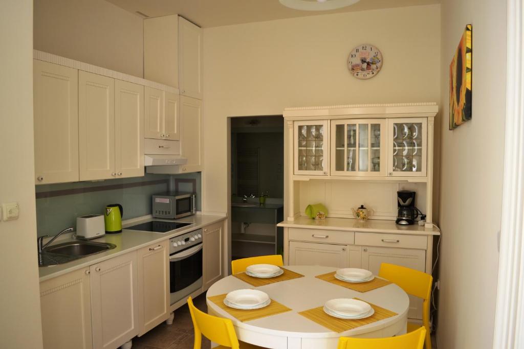 Sunflower 2BDR Flat By Ruterra — photo 1